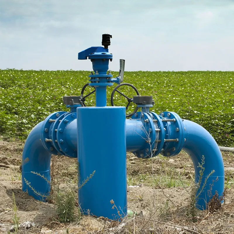 A blue pipe sitting in the middle of a field.